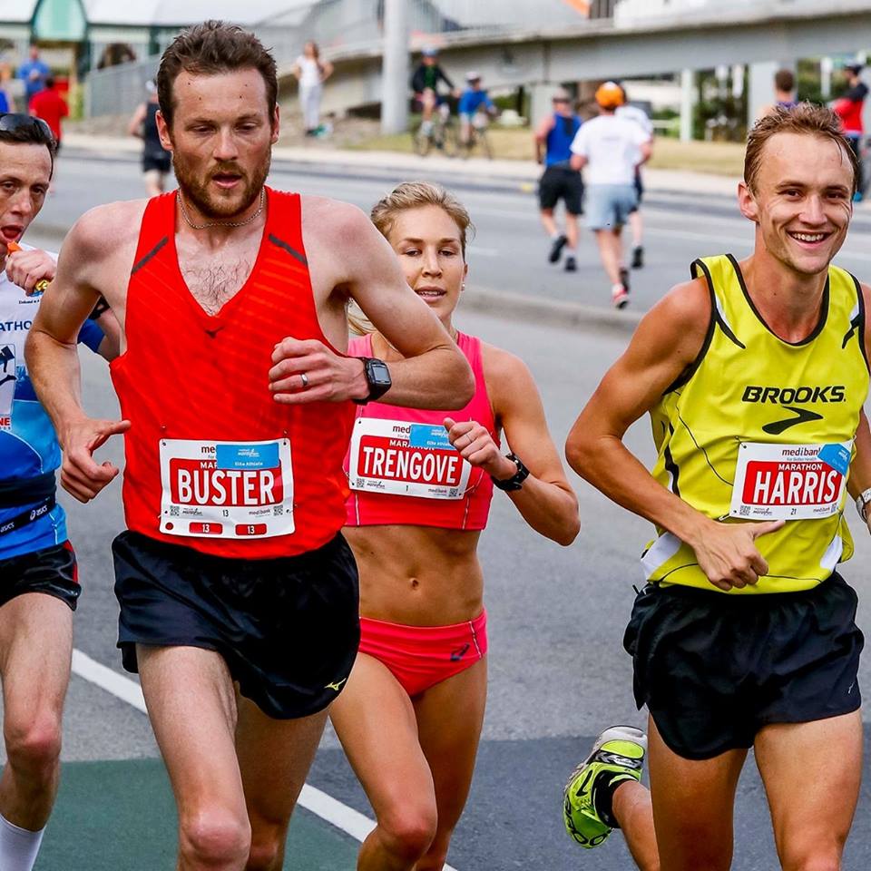Craig Mottram & Josh Harris pacing Jessica Trengove in the 2015 Melbourne Marathon