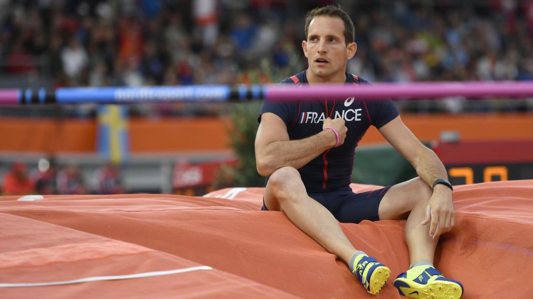 Renaud Lavillenie failed to clear his opening height with the gold medal at stake and lost his title at the European Championships