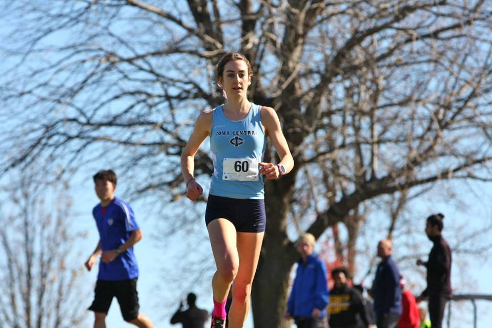 Leanne Pompeanion her way to winning the Womens National Junior College Cross Country Championships 2015