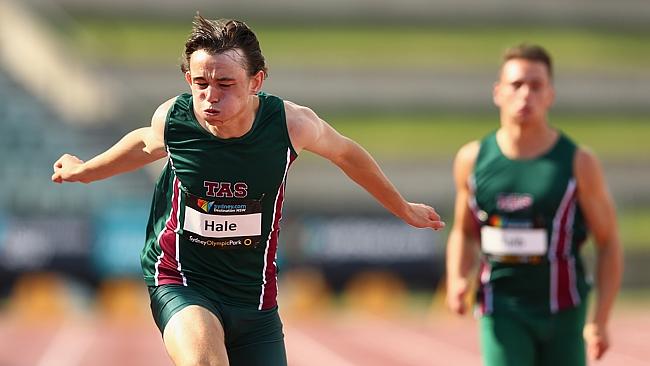 Jack Hale wins the 200m at the 2015 Australian Junior Championships