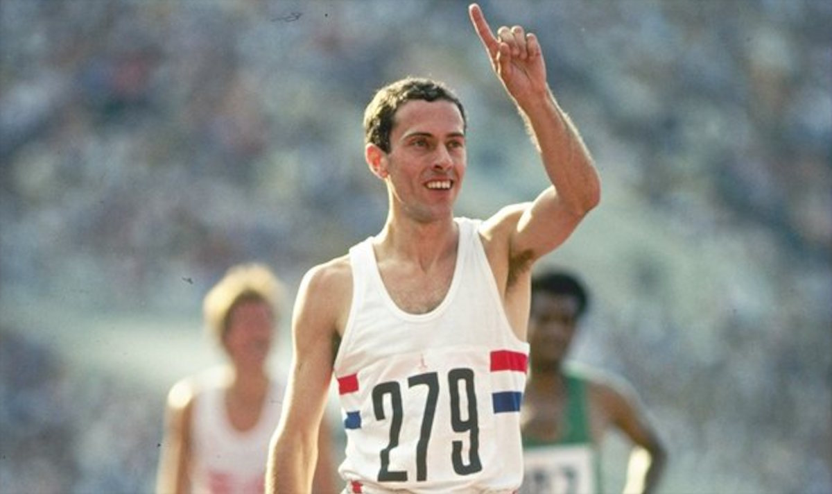 Steve Ovett of Great Britain salutes the crowd after winning the 800 metres gold at the 1980 Olympic Games in Moscow, Russia. Photograph: Tony Duffy/ALLSPORT