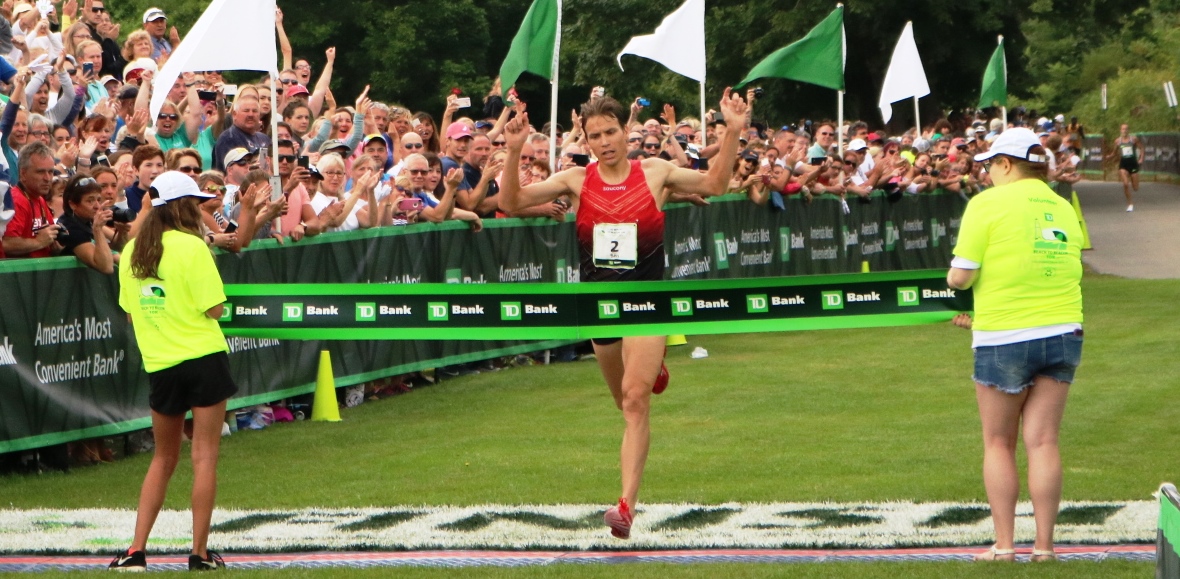 PHOTO: Ben True becomes the first American to win the TD Beach to Beacon 10-K in Cape Elizabeth, Me. (photo by Chris Lotsbom for Race Results Weekly) 