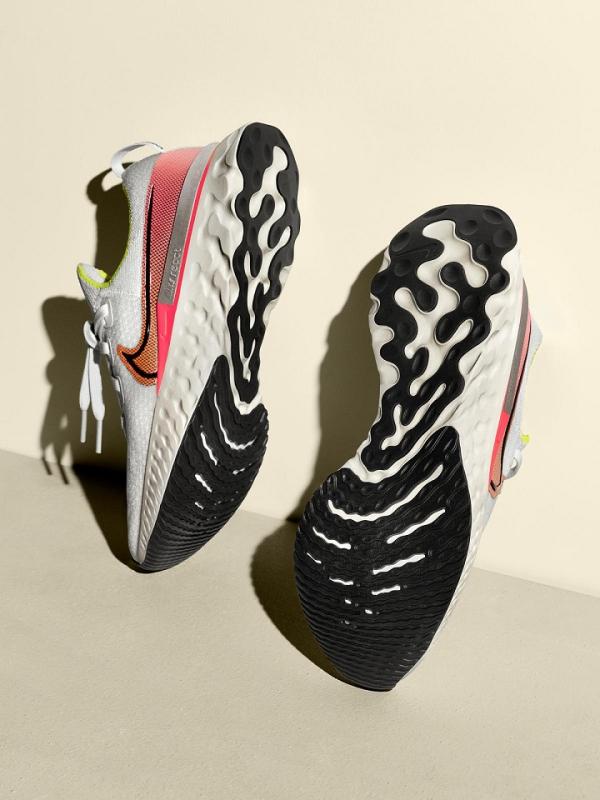 nike maximalist running shoes